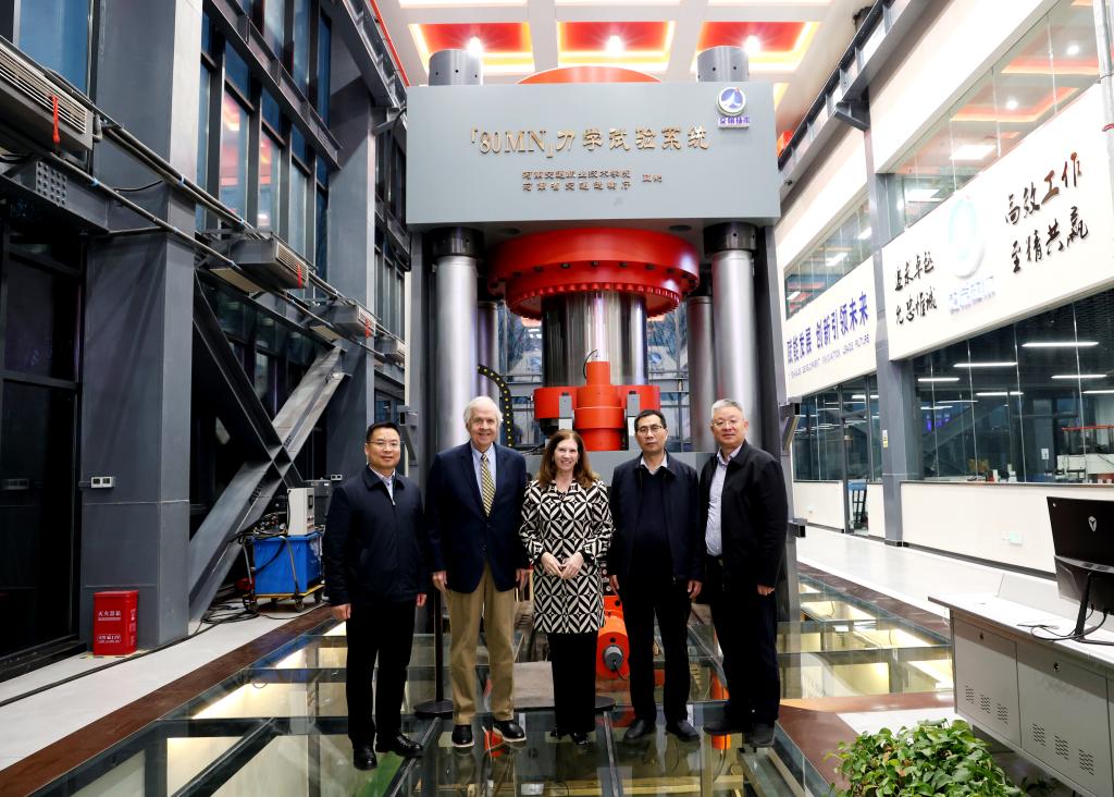 美国雪兰多大学校长一行访问我校